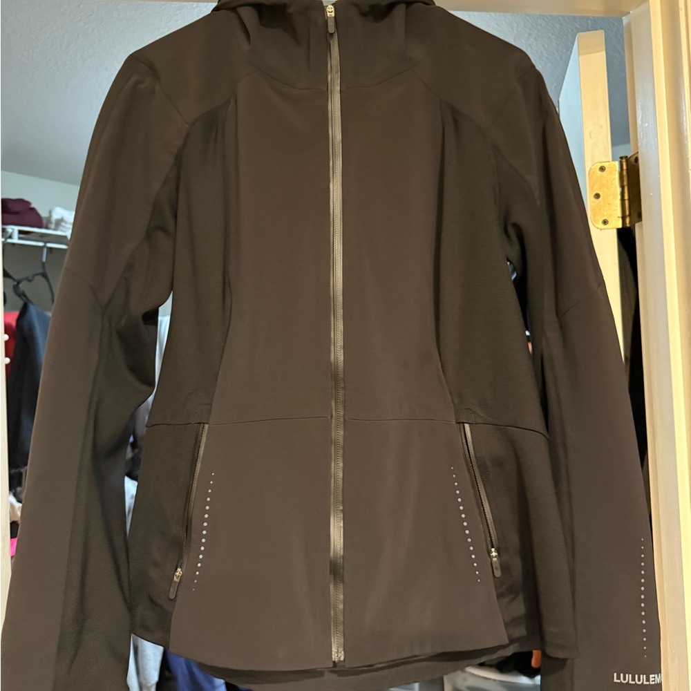 lululemon Cross Chill Performance Jacket in Black